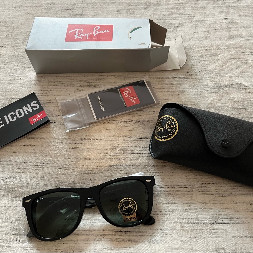 Ray-Ban Wayfarer Sunglasses Black/Green (RB2140)